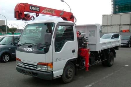 Грузовой автомобиль для доставки памятников